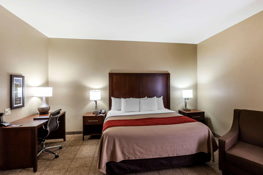 Comfort Inn & Suites Near University of Wyoming