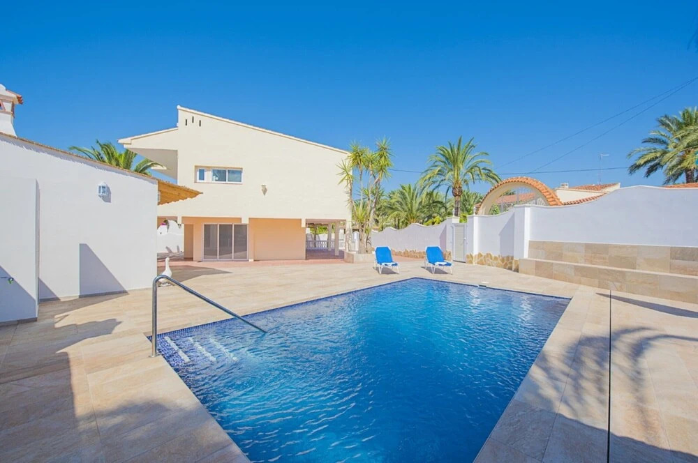 Villa - 3 Bedrooms with Pool and WiFi - 105022