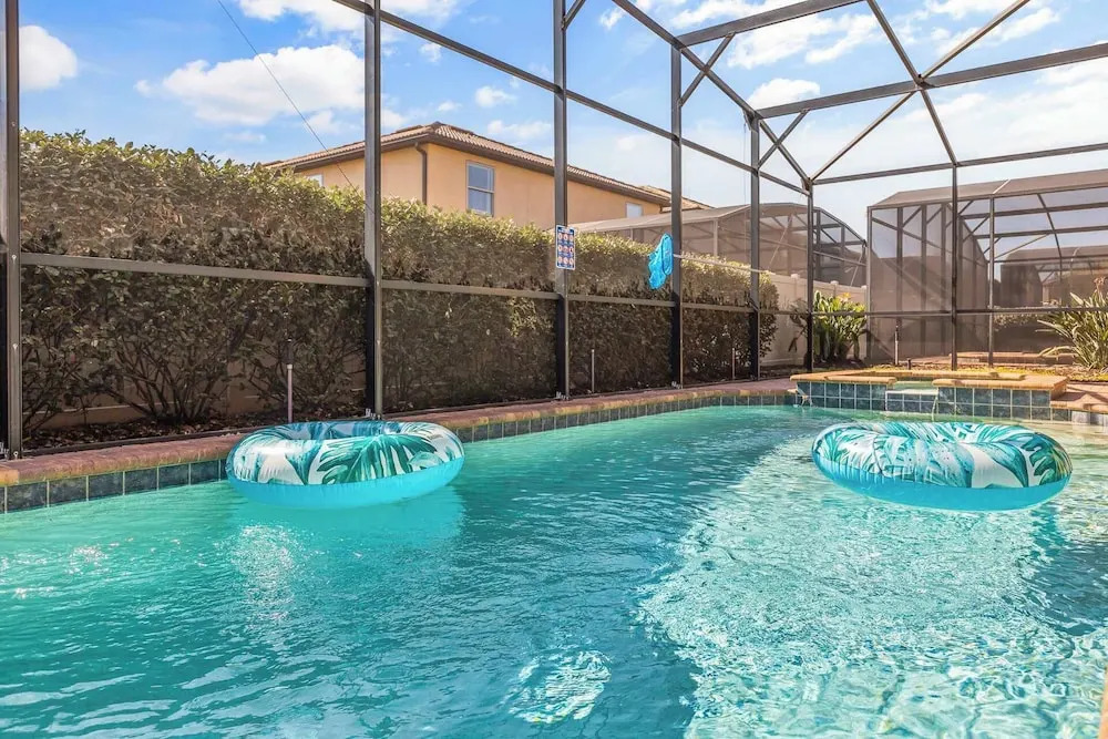 Upstay: Renovated 9BR Home w Theater & Games Room