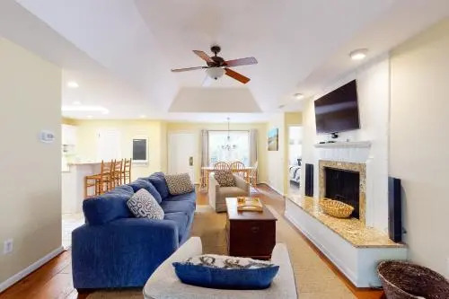1054 Sparrow Pond Cottage