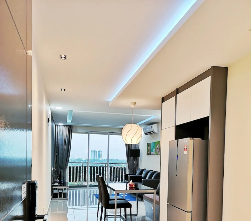 Residences at Daya near Mount Austin by SR Home