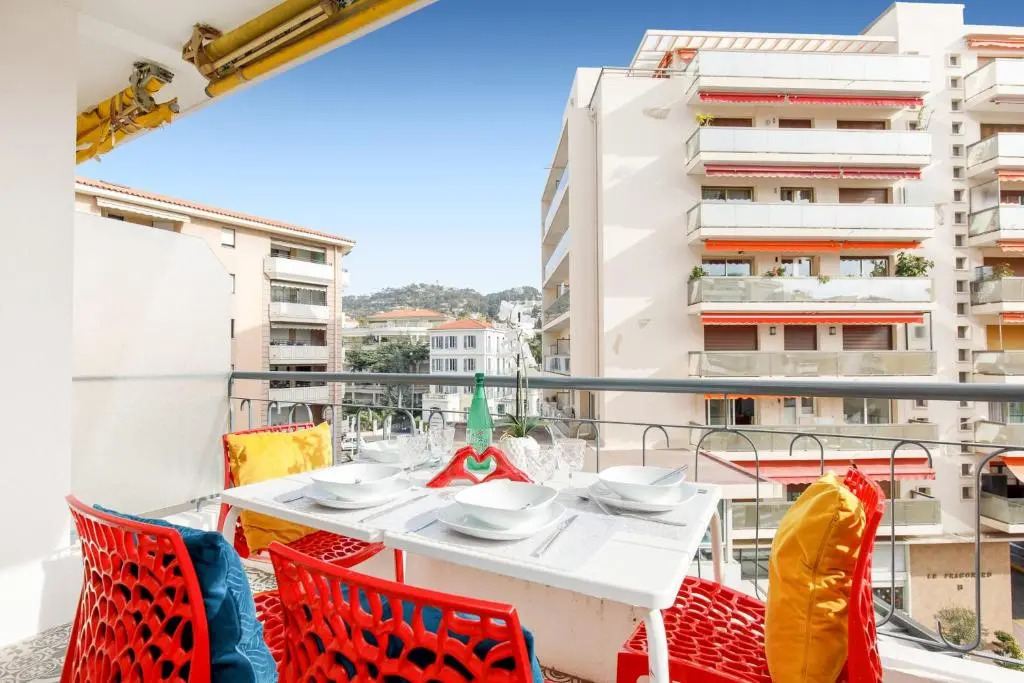 Brand new 2 bedrooms next to Croisette !