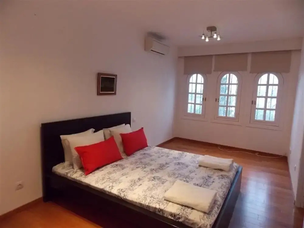 Very Pretty House In Great Location