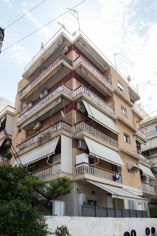 Modern apt with Increbilbe Athens Views