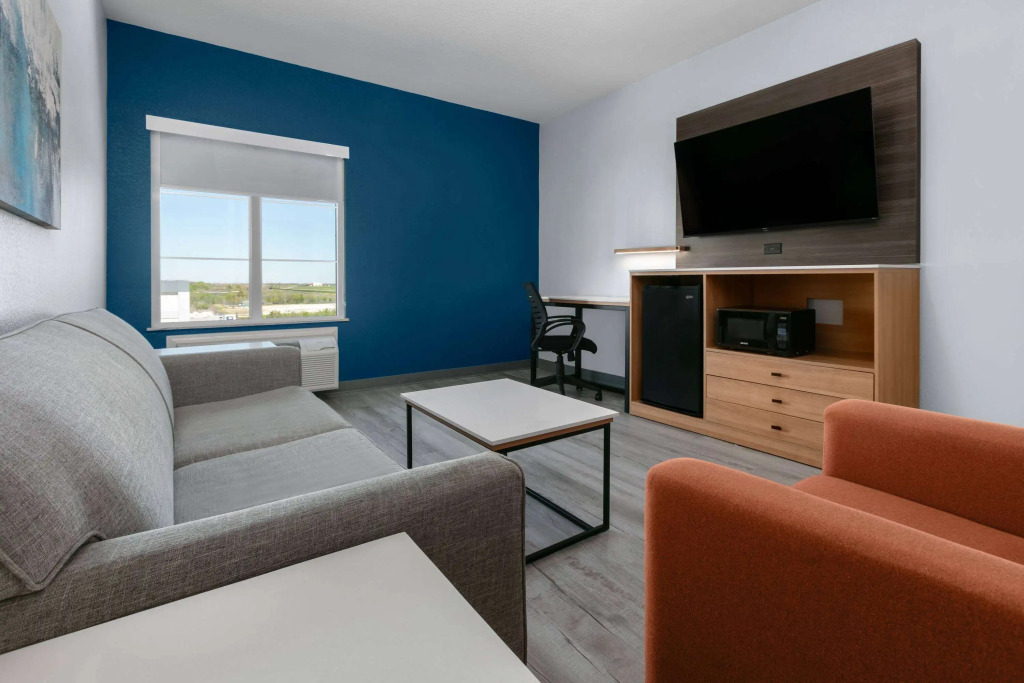La Quinta Inn & Suites by Wyndham Ft Worth-Burleson