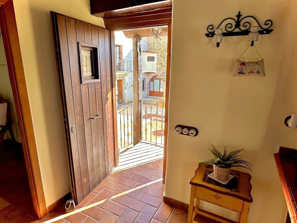 Masia Can Viver - Olive oil tourism B&B