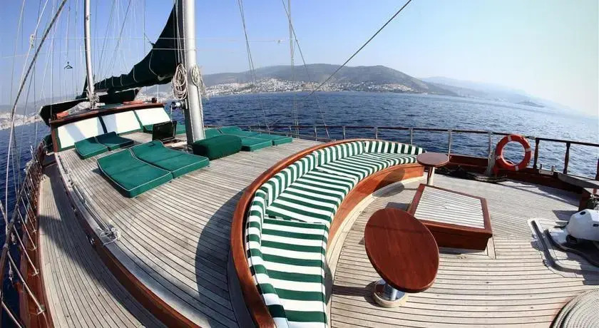 Blue Days Yatch