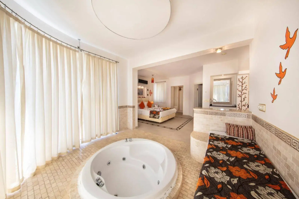 Golden Life Heights Deluxe Suite Hotel - Adults Only