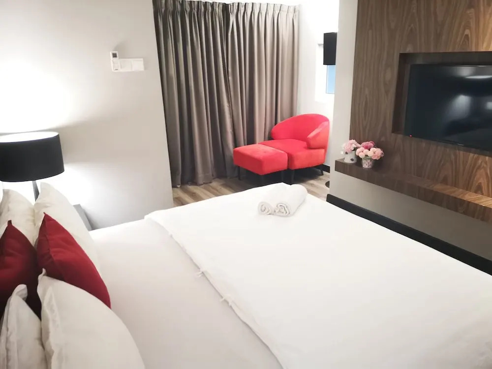 Summertime Maritime Suites