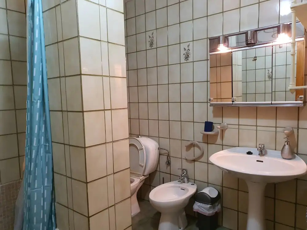 Budget Rooms at Jumbo (15 minutes walk)