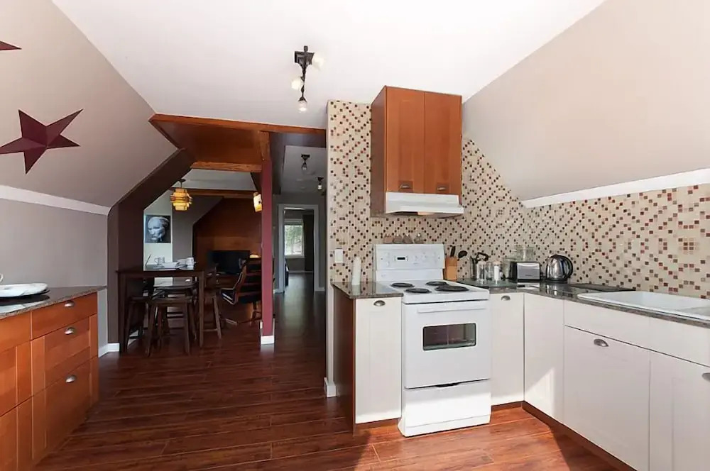Commercial Drive Accommodations
