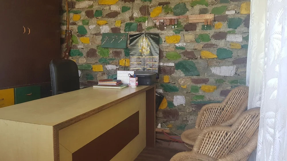 Oyo 35907 Rajgarh Hills