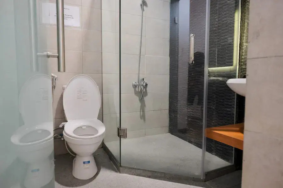 RedDoorz near RS Royal Prima Medan 2