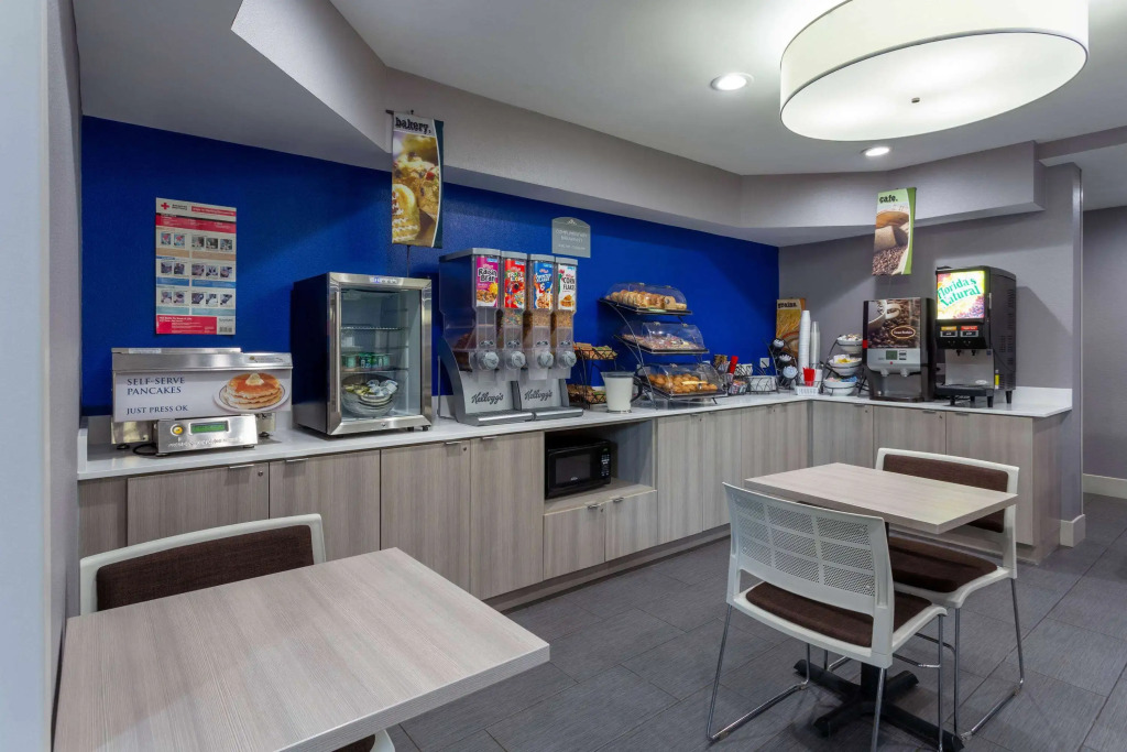 Microtel Inn & Suites by Wyndham Bethel/Danbury