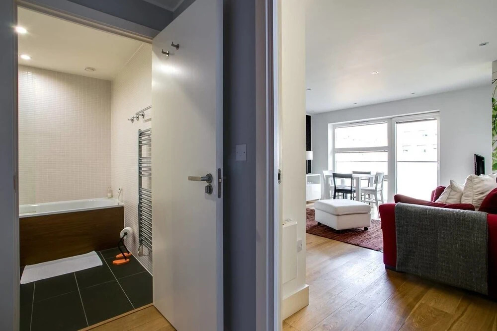 Beautiful Bright 2BR Home W/balcony - 5 Guests!