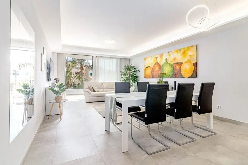 Inf4.2p - Modern City Apartment Near the Beach