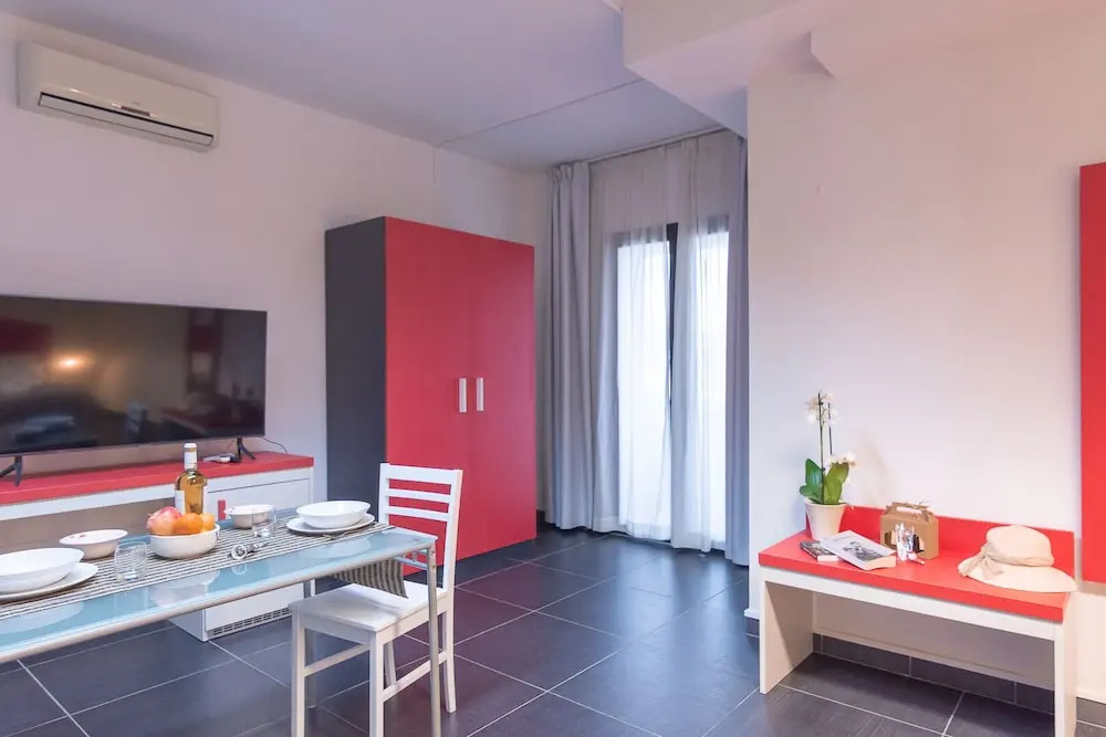 Delta Rooms
