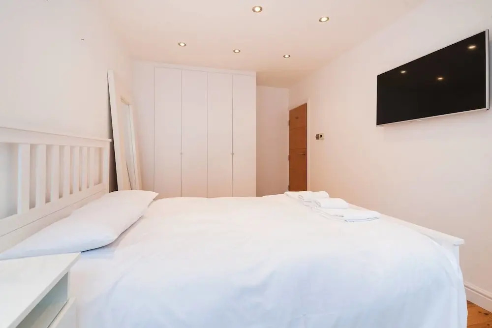 Bright New Flat Perfect Location!