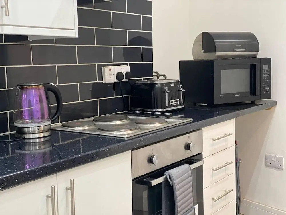 2 Bed Flat - Sleeps 6 - Parking - Wifi