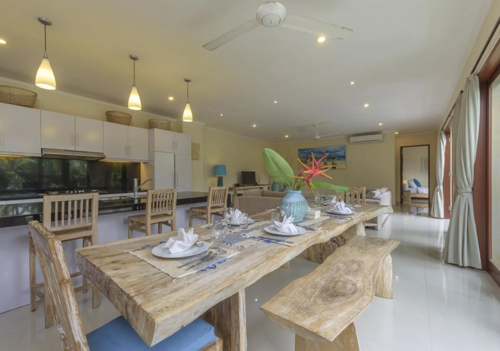 Villa Tepi Sungai
