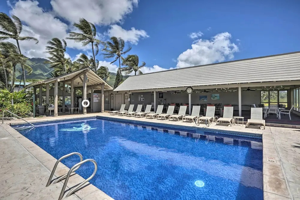 Hawaii Haven: Condo w/ Community Pool, Ocean Views