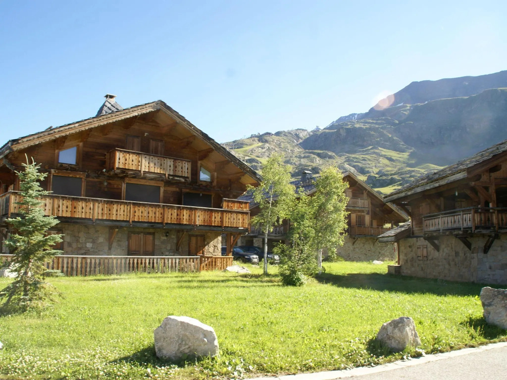 Luxury chalet with fireplace in the area of Alpe d'Huez