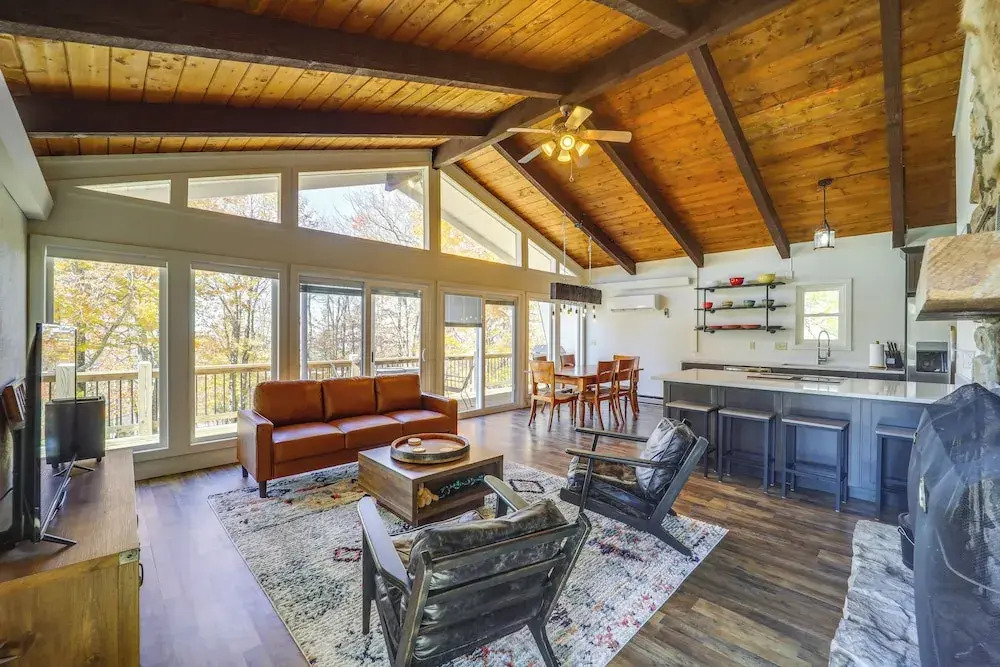 2 Mi to Beech Mtn Resort: Family Home w/ Hot Tub!