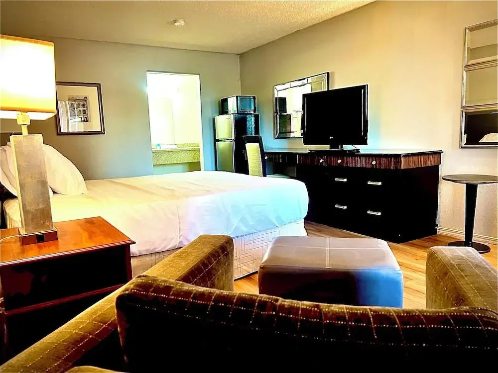 ECONOMY INN AND SUITES