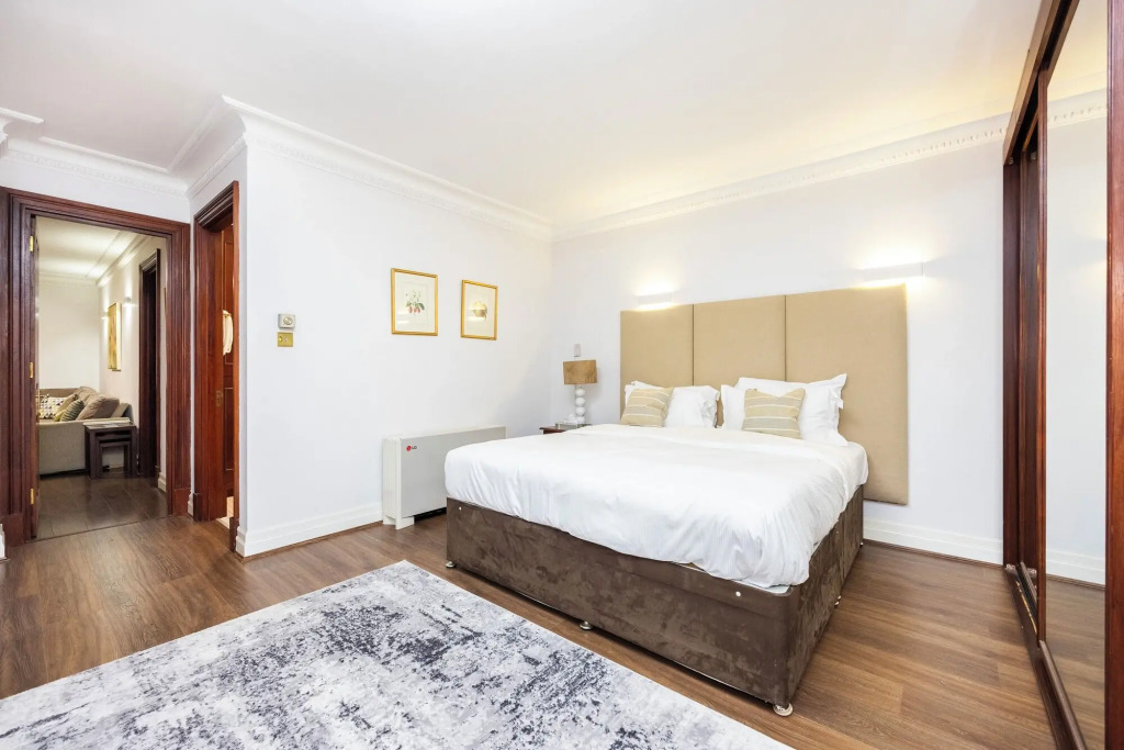 CARLTON COURT - MAYFAIR