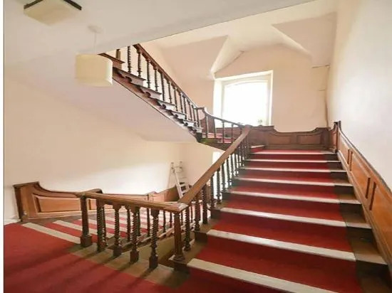 Alexander House
