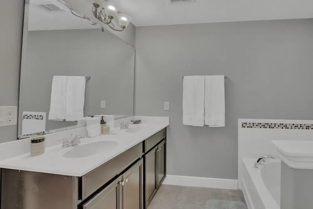 5BR Luxury Family Home - Pool Netflix And BBQ