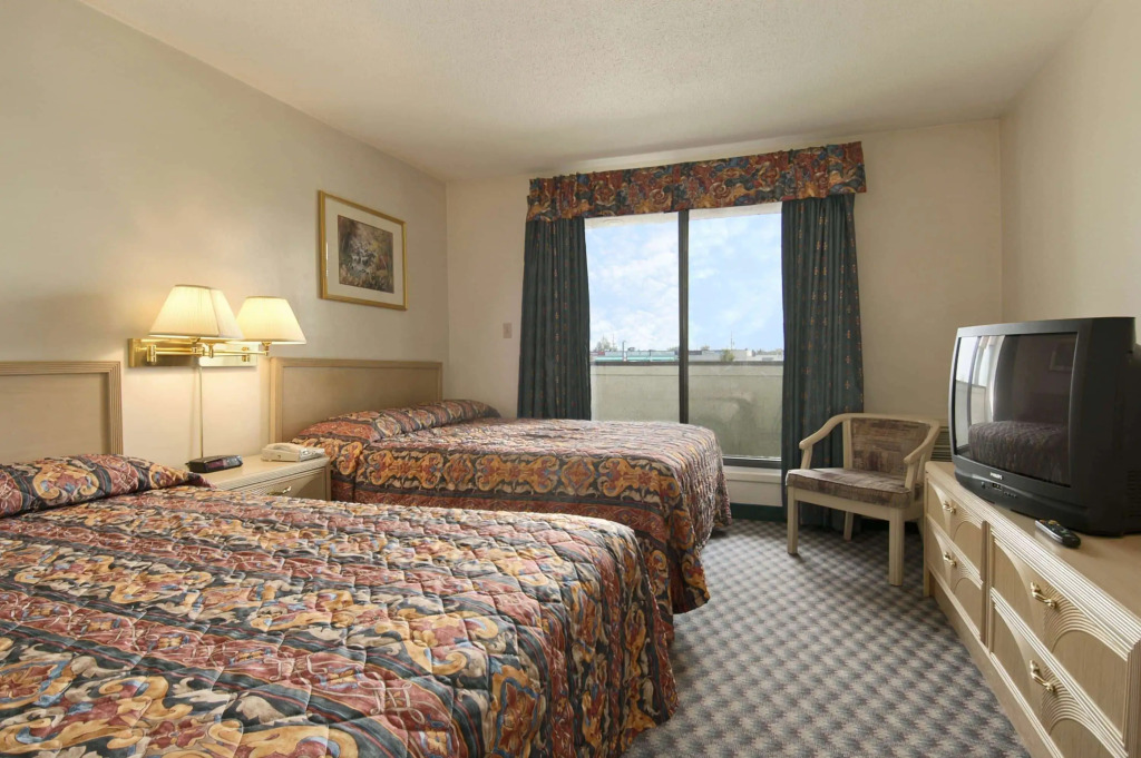 Super 8 by Wyndham Red Deer