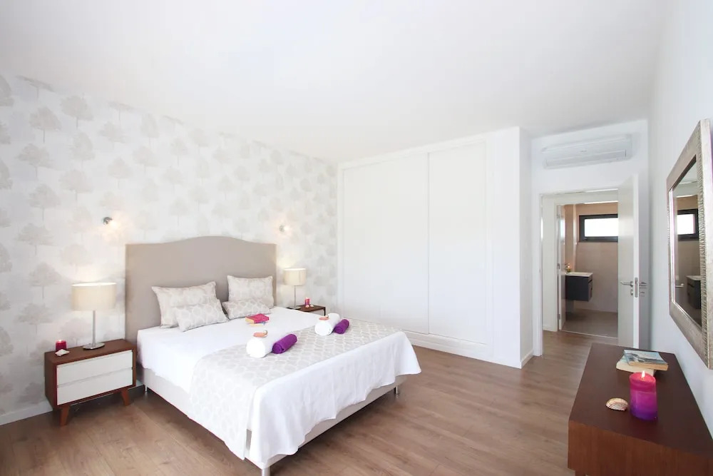 Villa Riviera - com piscina aquecível, 2 jacuzzis e BBQ em Armação de Pêra