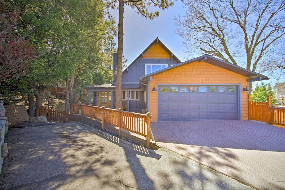 Stunning Lake Arrowhead Home: Decks & Hot Tub