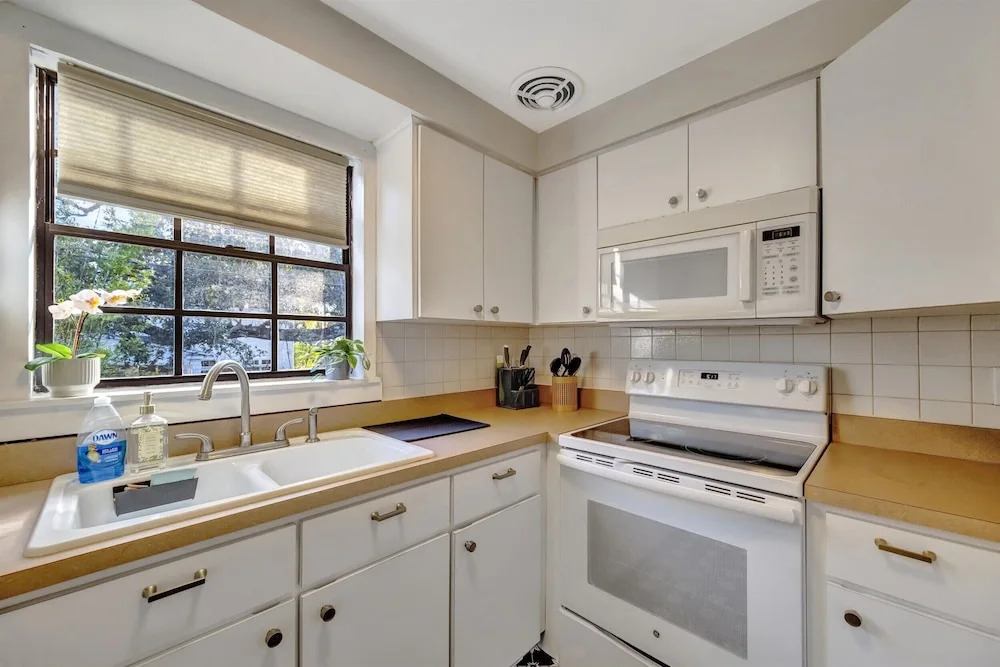 Swann Ave 2B Sleeps 6 Walk 2 Bayshore Hyde Park
