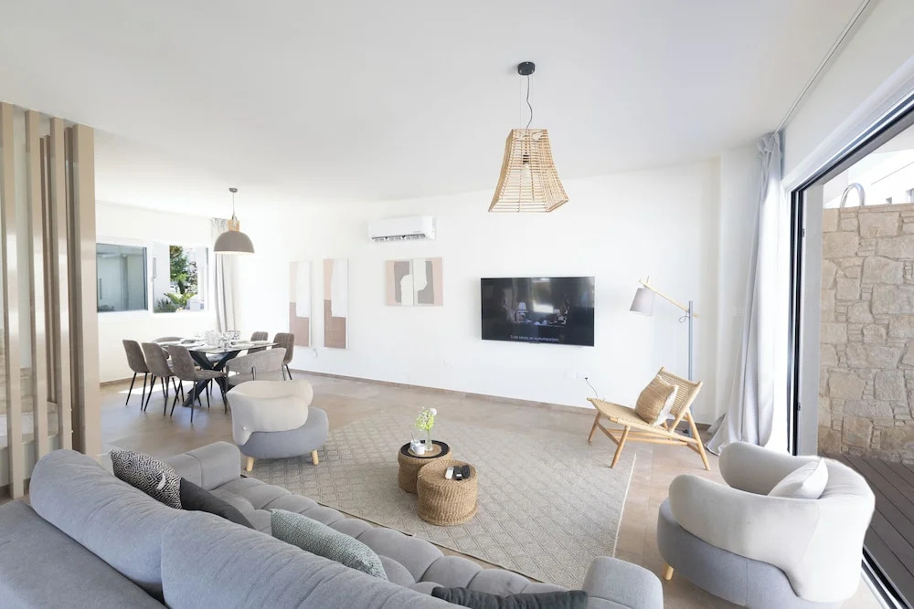 New, 4 Bedroom Villa With Private Pool