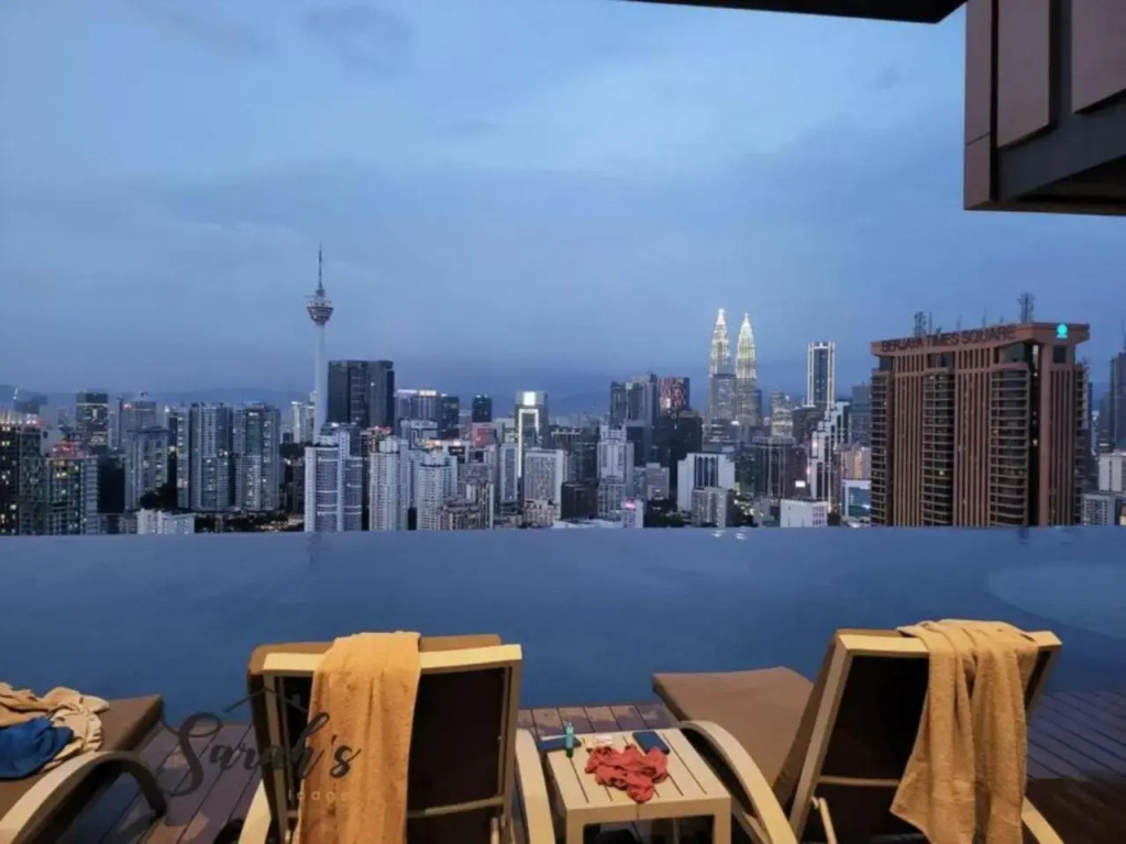 The leafz 6Pax+ 5STAR Living + Sky Infinity Pool by Goopro