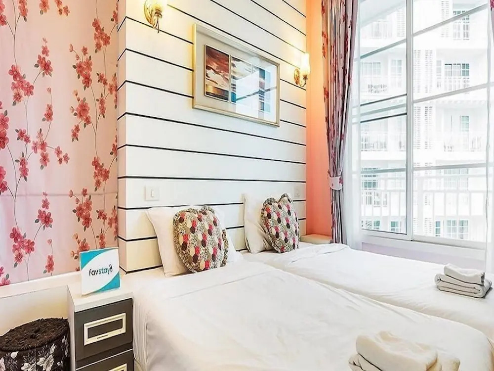 Summer Huahin Condo 2 Bedrooms Pool View Classic Room