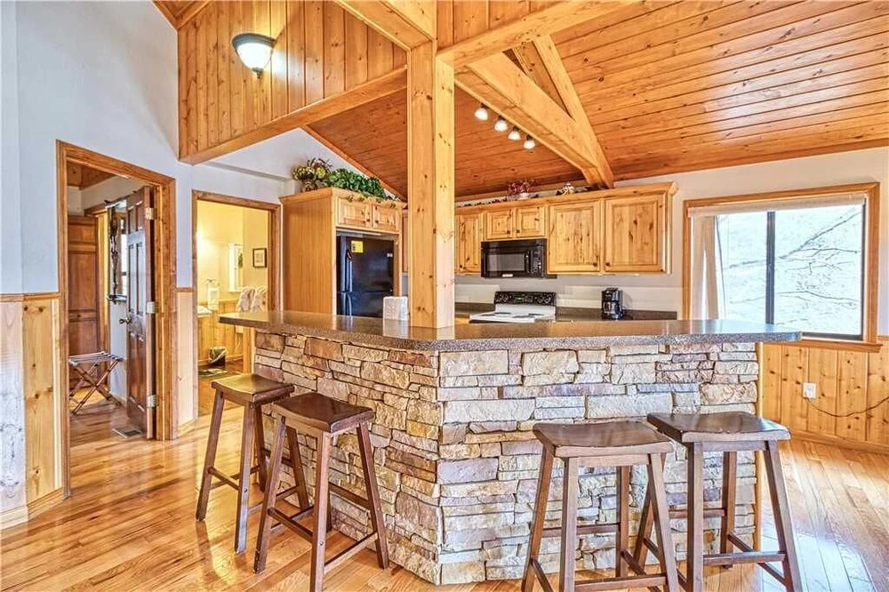 Eagles View 2 - Three Bedroom Cabin