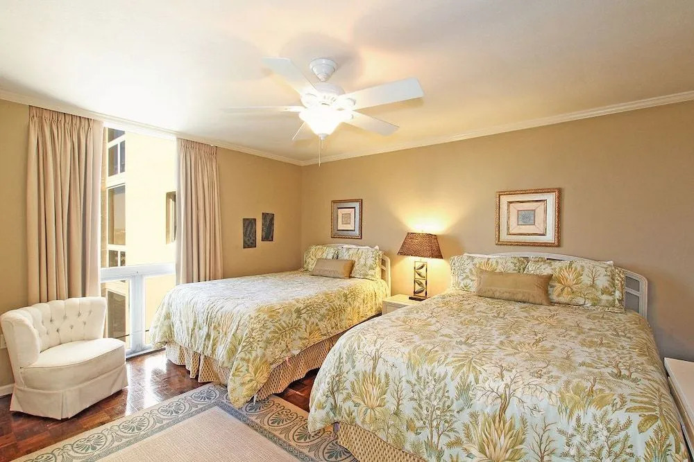 Shoreline 1115 Condo by RedAwning
