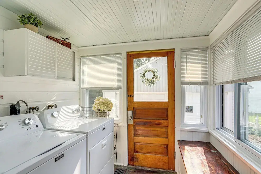Walk to Private Beach: Lake Erie Retreat w/ Yard!