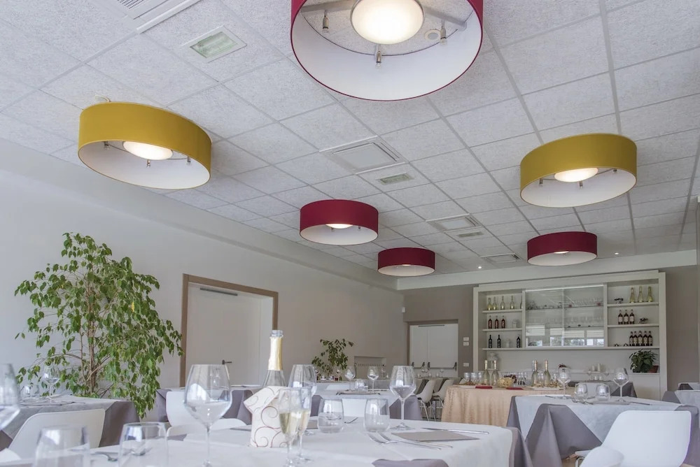 Eliopoli Beach Hostel & Restaurant