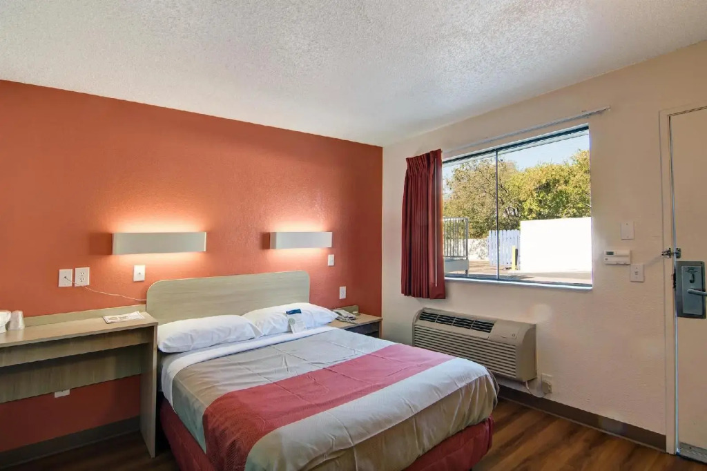 Motel 6-Euless, TX - Dallas