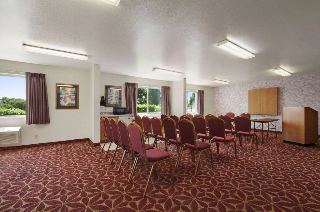 Super 8 by Wyndham Austin North/University Area