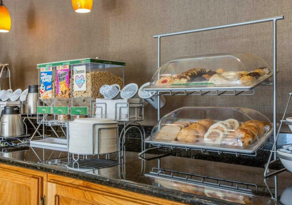 Comfort Suites Visalia - Convention Center