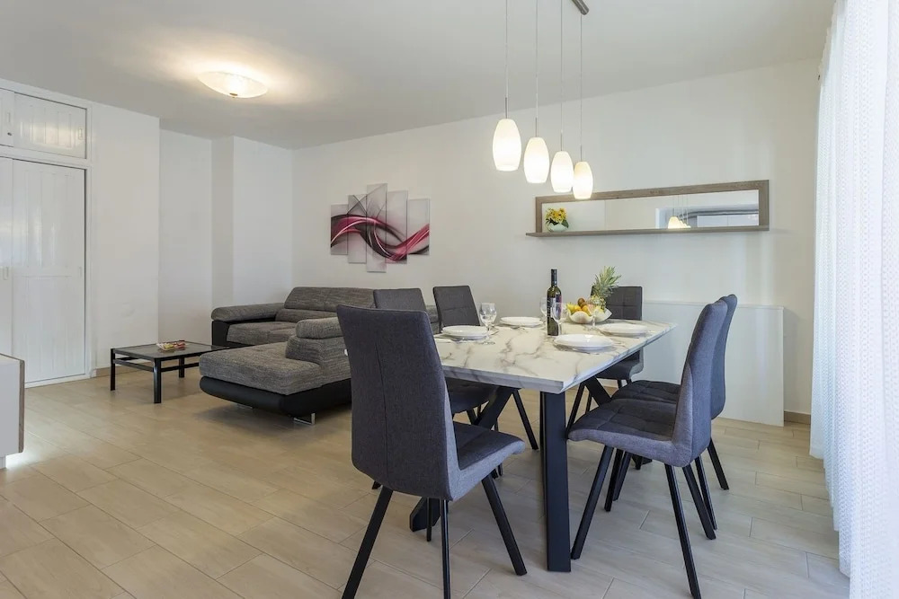 Apartments Nela Valdebek