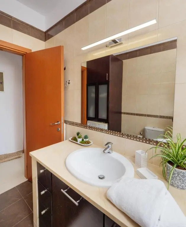 GPK Bright & Stylish 4BR - Central with Free Parking