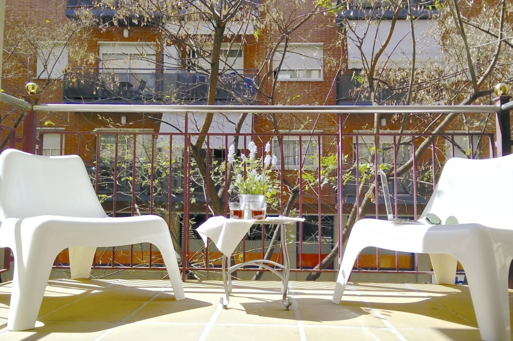 Family friendly 2BR Terrace quiet street - Neo