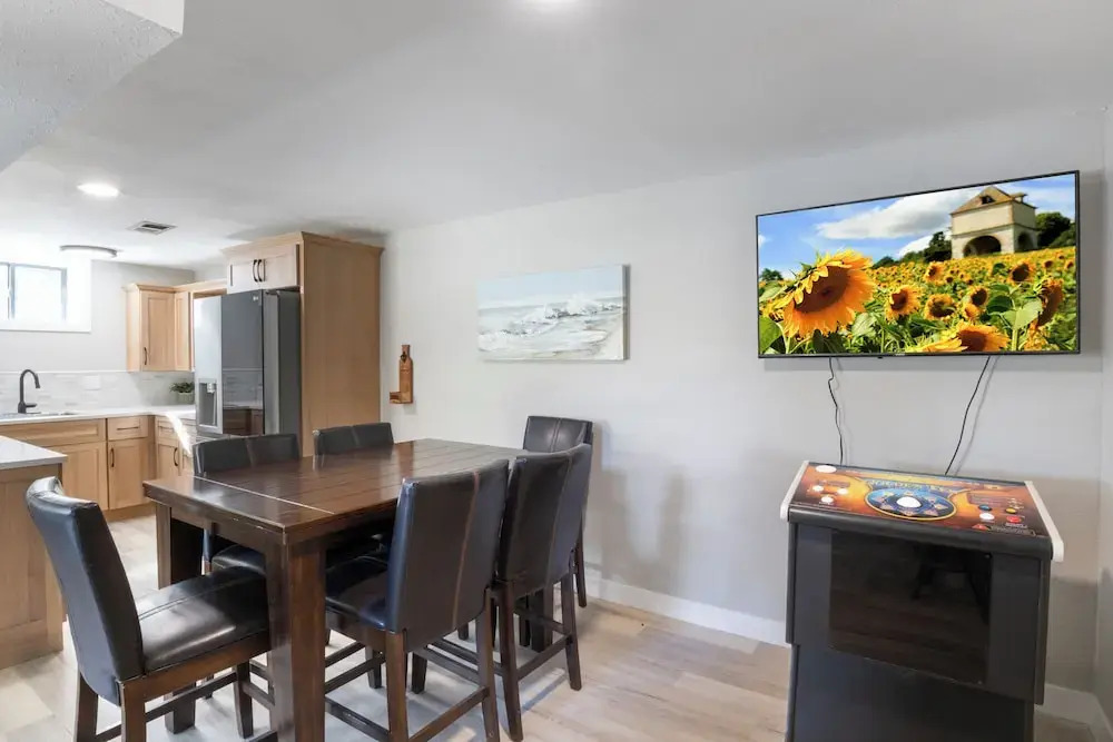 Firepit, Hot Tub, Games In & Out, Spacious