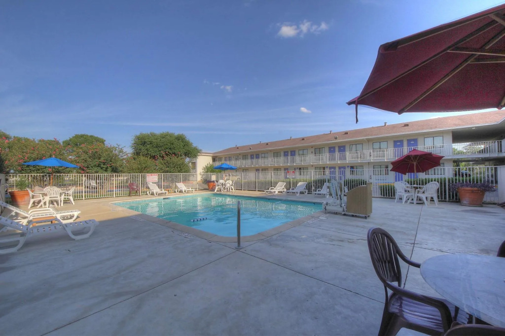 Motel 6-San Antonio, TX - Fiesta Trails